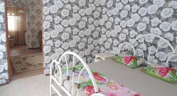 Фото номера Семейный люкс Гостиница Guest House Vladimir г. Ейск 4