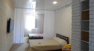 Фото номера Четырехместный номер Комфорт Гостиница Guest House Vladimir г. Ейск 2