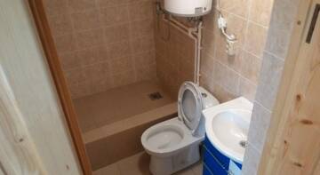 Фото номера Семейный номер с душем Гостиница Morskaya Guest House г. Ейск 2