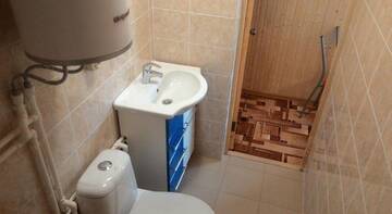 Фото номера Семейный номер с душем Гостиница Morskaya Guest House г. Ейск 6