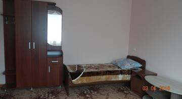 Фото номера Трехместный номер с ванной комнатой Гостиница na Kirova г. Ейск 3