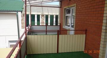 Фото номера Трехместный номер с балконом Гостиница na Kirova г. Ейск 2