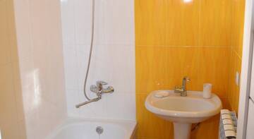 Фото номера Трехместный номер -люкс Гостиница Leto Guest House г. Ейск 2
