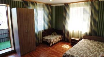 Фото номера Классический трехместный номер Гостиница Almaz г. Ейск 4