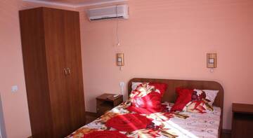 Фото номера Улучшенные апартаменты Гостиница Viktoria Guest House г. Ейск 3